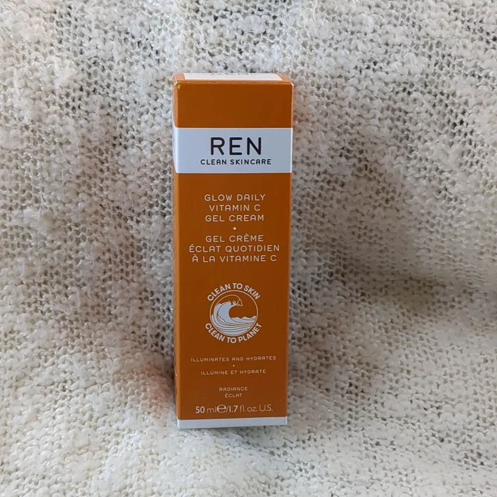 REN Glow Daily Vitamin C Gel Cream, 50ml/1.7fl oz - Picture 4 of 8